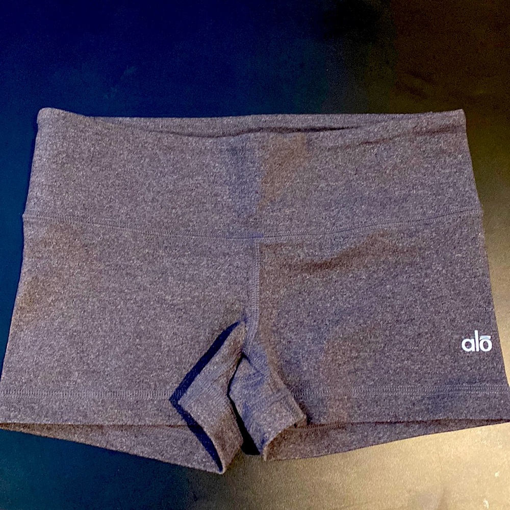 alō yoga shorts